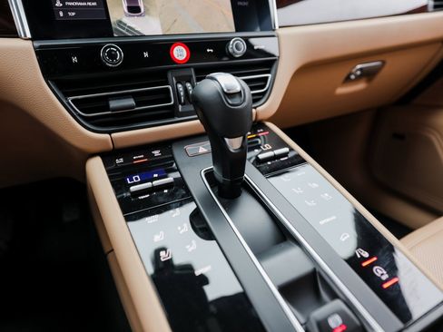 Certified 2023 Porsche Macan image 20