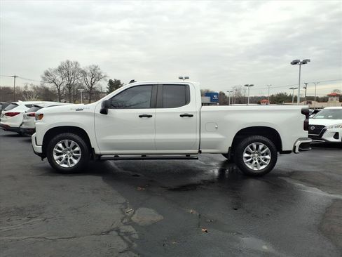 Used 2022 Chevrolet Silverado 1500 Custom image 2