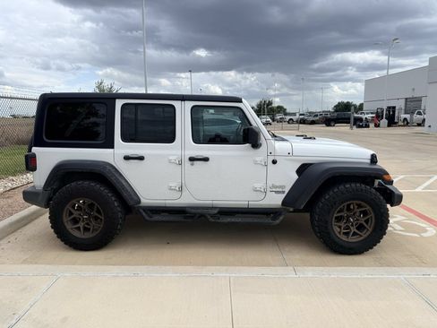Used 2019 Jeep Wrangler Unlimited Sport S AWD/4WD image 2