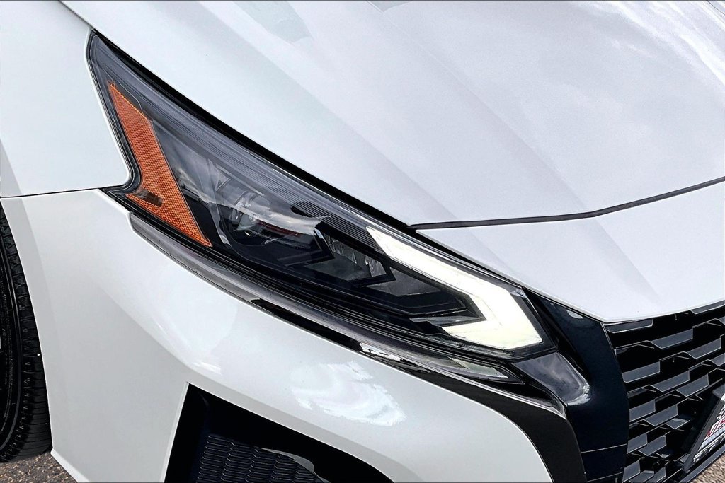 Used 2023 Nissan Altima 2.5 SR w/ SR Premium Package FWD image 30
