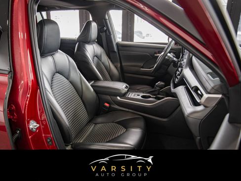 Used 2022 Toyota Highlander XSE FWD image 18
