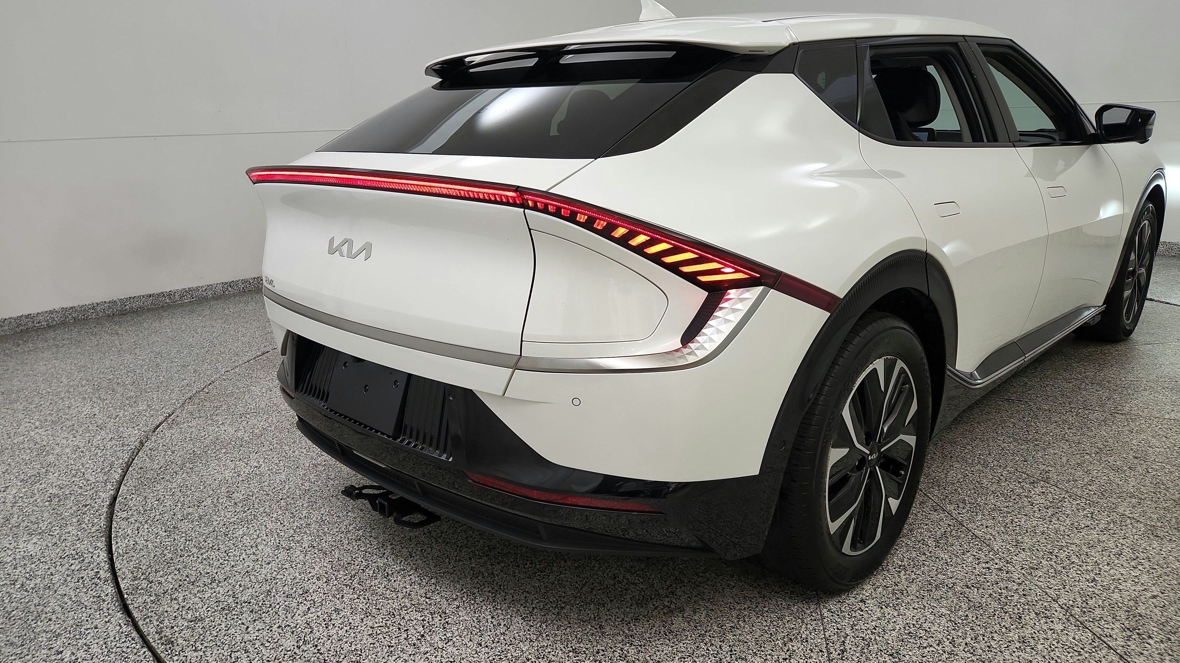 Used 2024 Kia EV6 Wind w/ Wind Technology Package AWD/4WD image 30