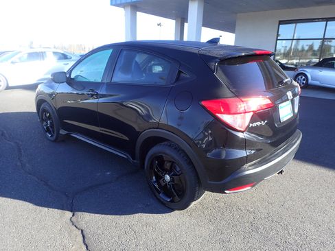 Used 2017 Honda HR-V EX image 3