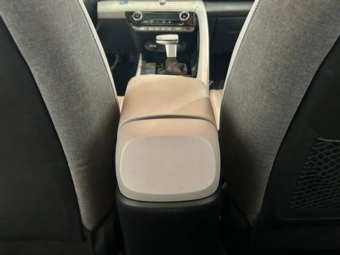 Used 2023 Hyundai Elantra Limited FWD image 17