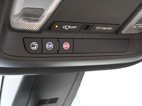 Used 2022 Chevrolet Traverse LS image 19