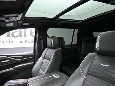 Used 2024 Cadillac Escalade ESV Premium Luxury Platinum image 18