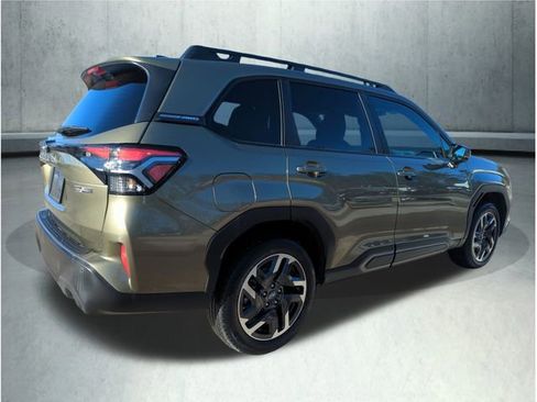 Used 2025 Subaru Forester Limited image 5