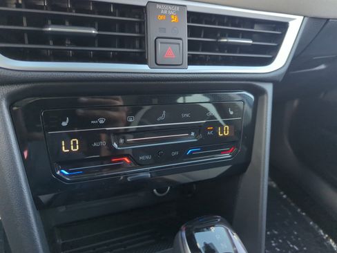 New 2025 Volkswagen Taos SE image 12