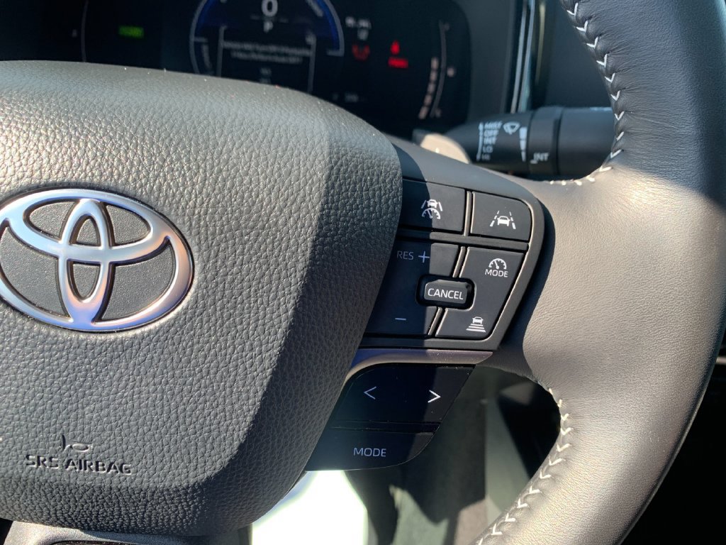 Used 2025 Toyota Camry SE w/ Convenience Package FWD image 28