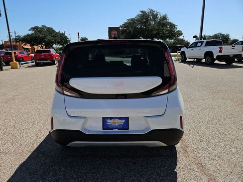Used 2025 Kia Soul LX w/ LX Technology Package FWD image 7