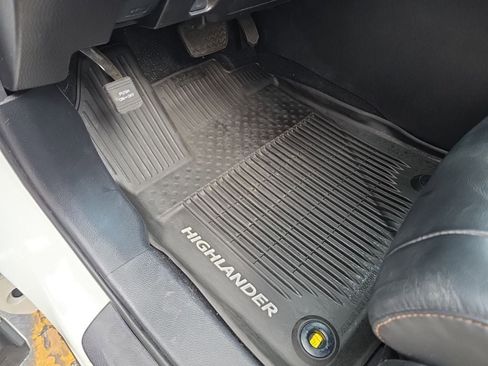 Used 2017 Toyota Highlander XLE image 18