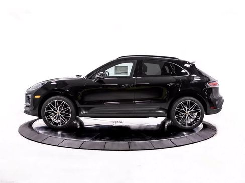 Certified 2026 Porsche Macan AWD/4WD image 2