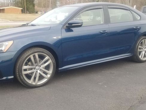 Used 2018 Volkswagen Passat 2.0T S image 1