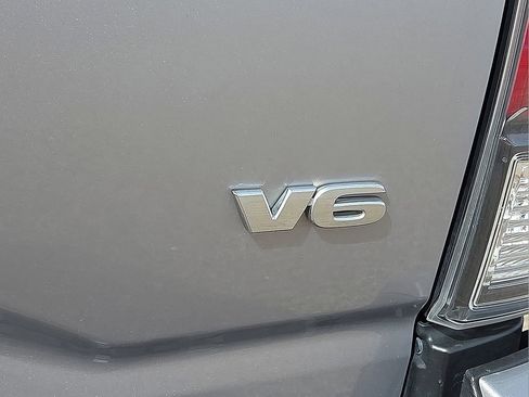 Used 2021 Toyota Tacoma Limited image 18