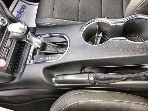 Used 2016 Ford Mustang Convertible image 20