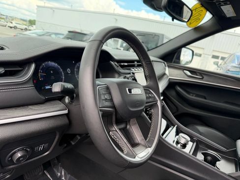Used 2024 Jeep Grand Cherokee L Limited AWD/4WD image 20