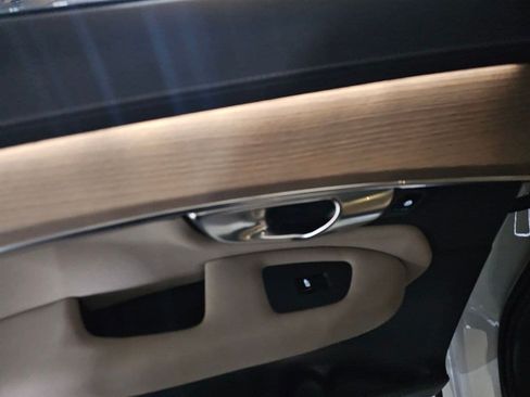 Certified 2025 Volvo XC90 B5 Plus AWD/4WD image 16