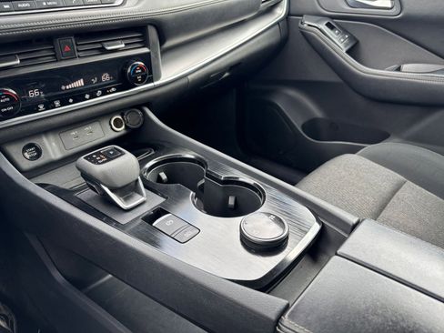 Used 2025 Nissan Rogue SV image 43