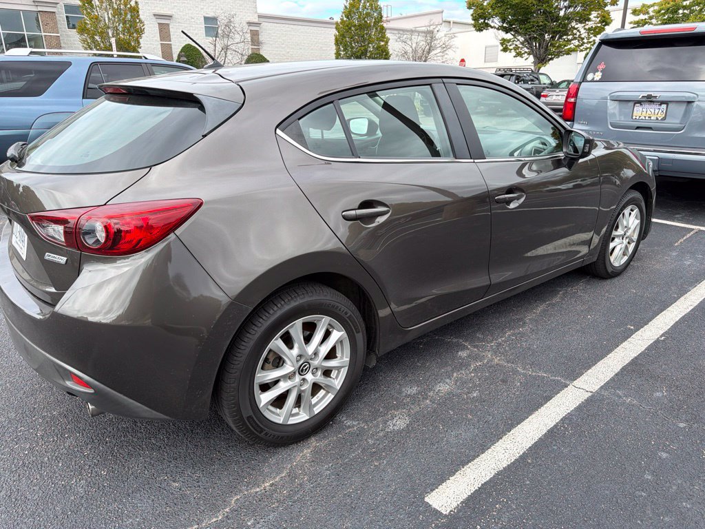 Used 2016 MAZDA MAZDA3 i Touring FWD image 3
