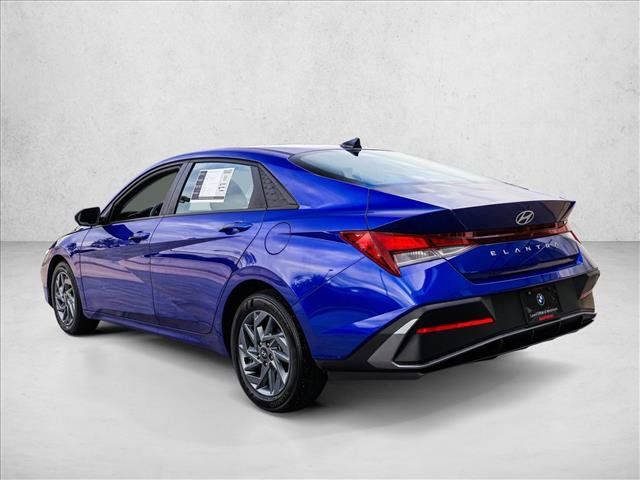 Used 2024 Hyundai Elantra SEL FWD image 7