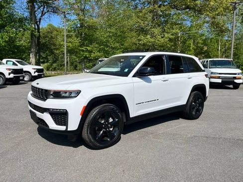 Certified 2026 Jeep Grand Cherokee Limited w/ Limited Altitude Package AWD/4WD image 2