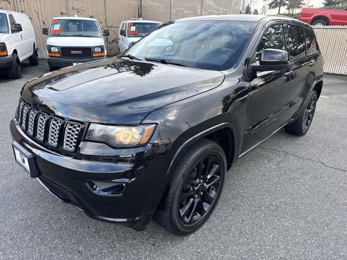 Used 2018 Jeep Grand Cherokee Altitude image 1