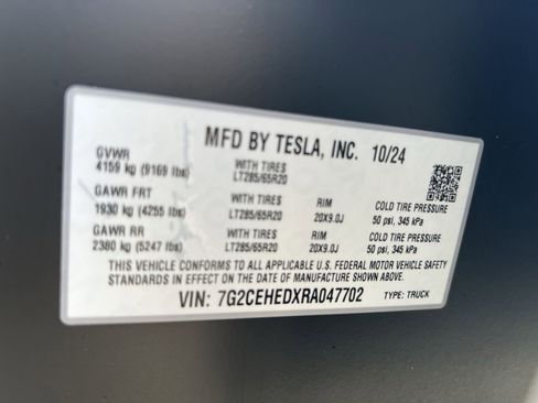 Used 2024 Tesla Cybertruck AWD Crew Cab image 28