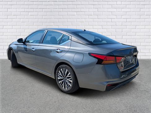 Used 2024 Nissan Altima 2.5 SV image 3