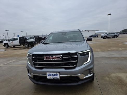 Used 2025 GMC Acadia Elevation w/ Elevation Premium Package image 3