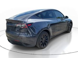 Used 2024 Tesla Model Y 2WD video 2