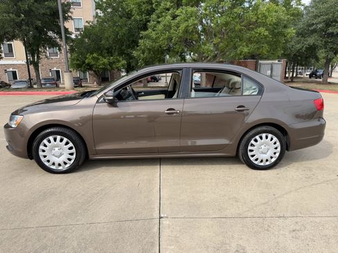 Used 2014 Volkswagen Jetta SE FWD image 4