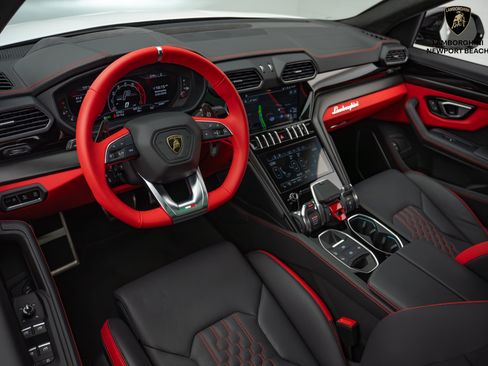 Used 2024 Lamborghini Urus S AWD/4WD image 8