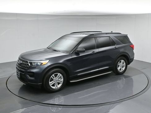 Certified 2022 Ford Explorer XLT RWD image 45