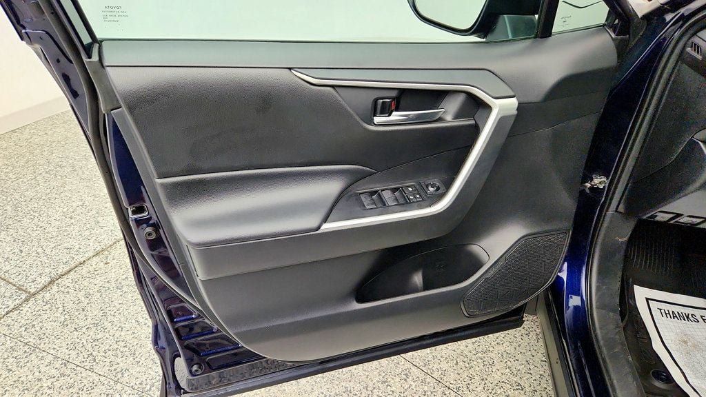Used 2021 Toyota RAV4 XLE AWD/4WD image 10