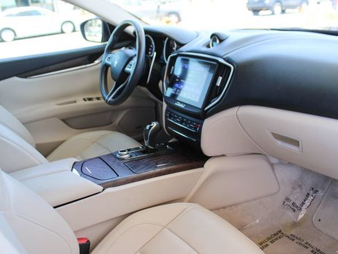 Used 2018 Maserati Ghibli S GranSport RWD image 17