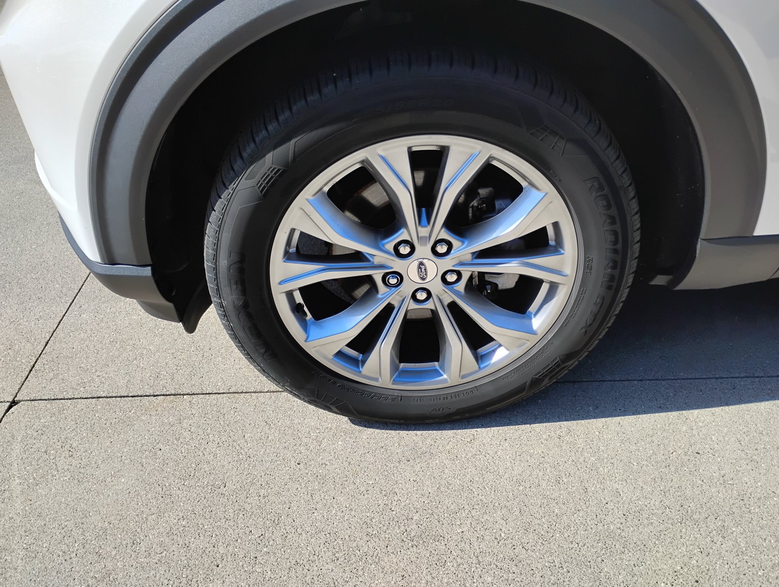 Used 2020 Ford Explorer XLT w/ Equipment Group 202A AWD/4WD image 31