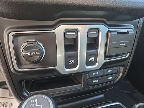 Used 2025 Jeep Wrangler Sport AWD/4WD image 28