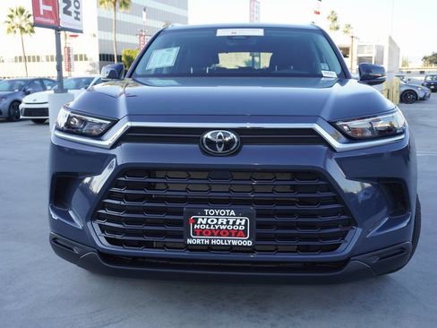 Certified 2025 Toyota Grand Highlander FWD image 3