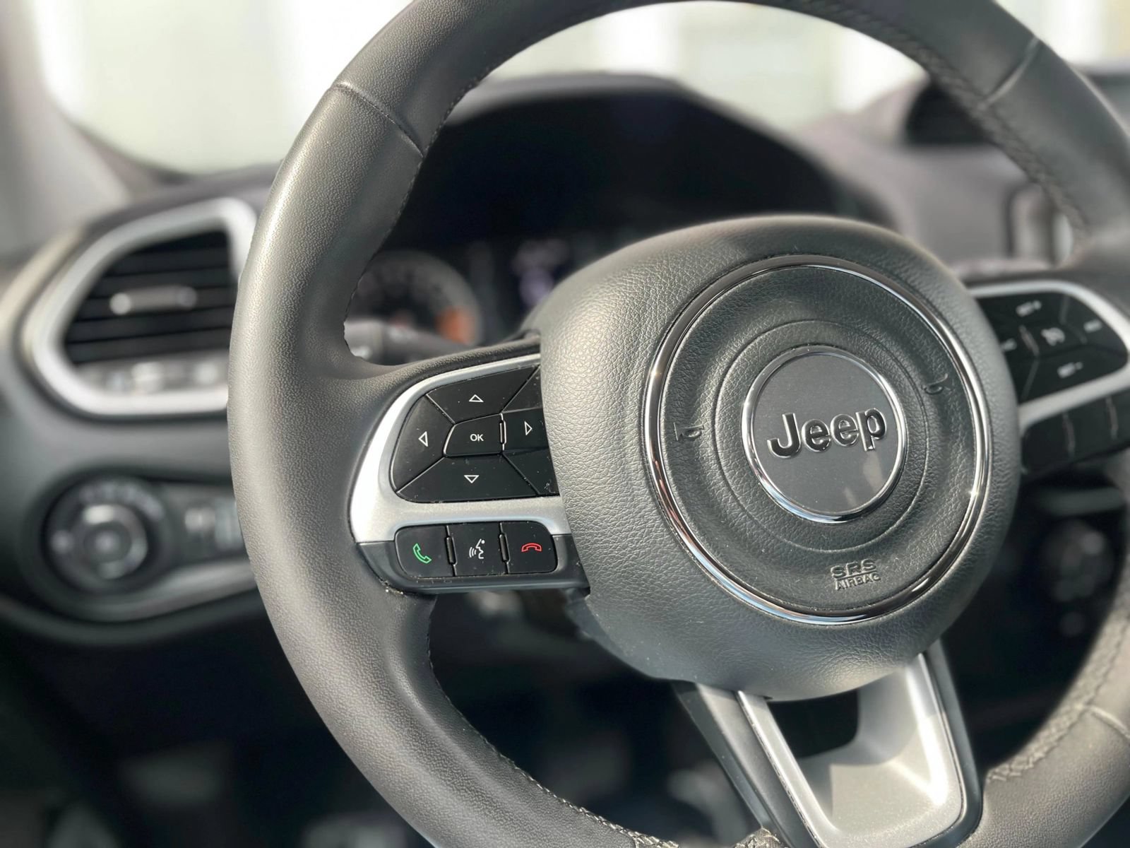Used 2020 Jeep Renegade Latitude FWD image 14