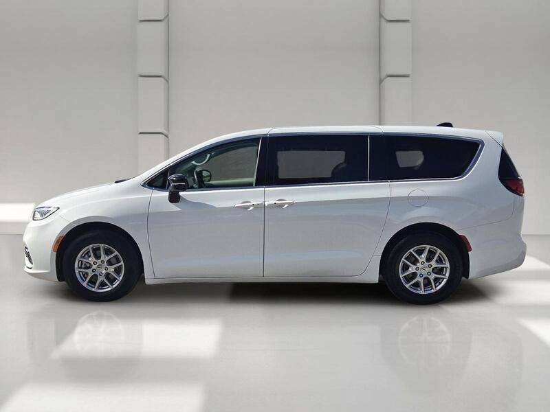 Used 2024 Chrysler Pacifica Touring-L FWD image 2