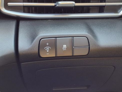Used 2025 Hyundai Elantra SEL FWD image 18
