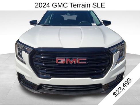 Used 2024 GMC Terrain SLE w/ Driver Convenience Package FWD image 2