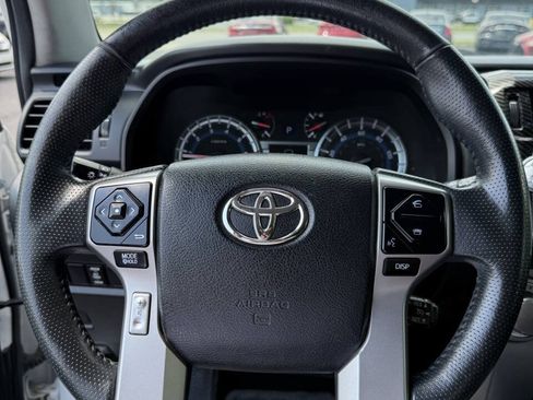 Used 2017 Toyota 4Runner SR5 AWD/4WD image 15