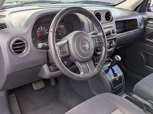 Used 2011 Jeep Patriot Latitude FWD image 9