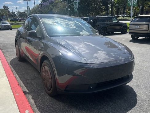 Used 2026 Tesla Model Y 2WD image 2