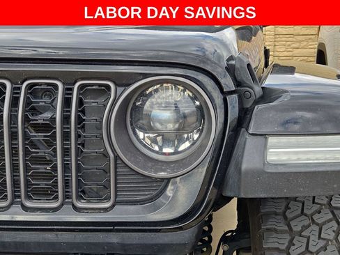 Used 2024 Jeep Gladiator Rubicon AWD/4WD image 13