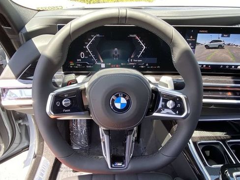 Used 2025 BMW 740i w/ Premium Package RWD image 20