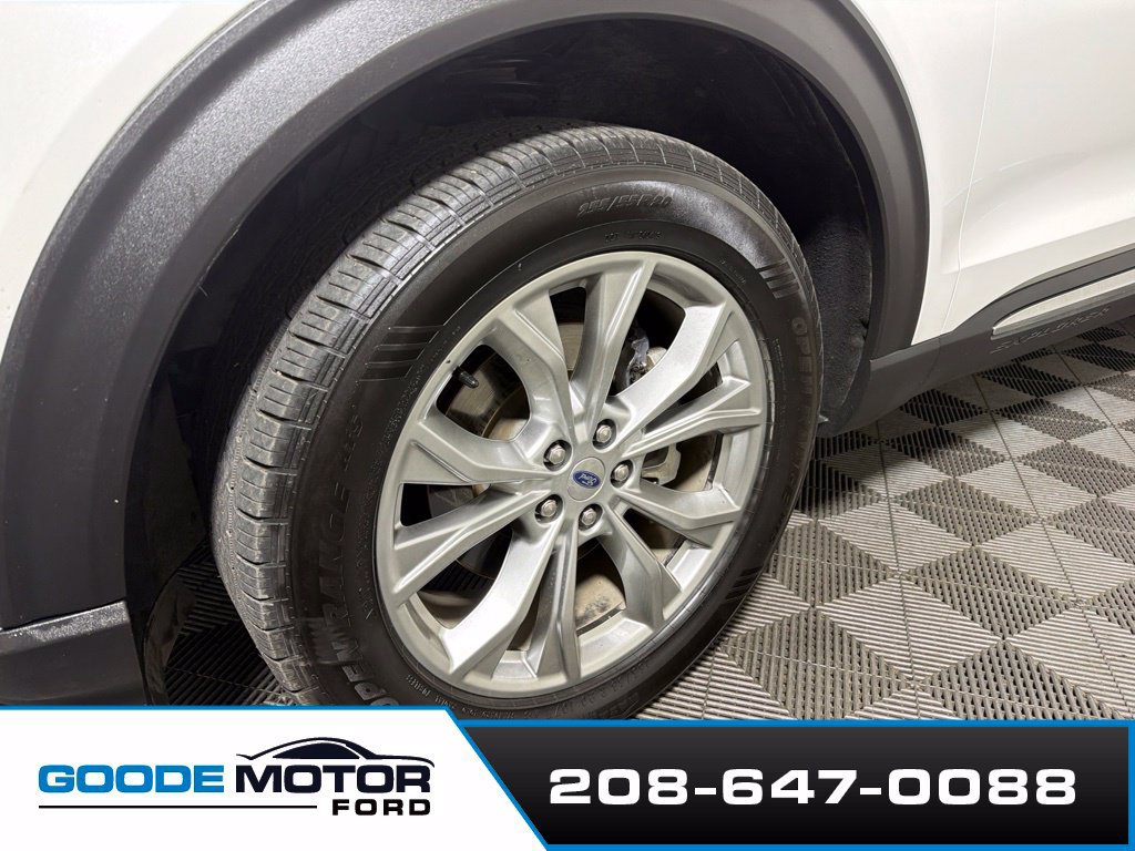 Used 2020 Ford Explorer XLT w/ Equipment Group 202A AWD/4WD image 27