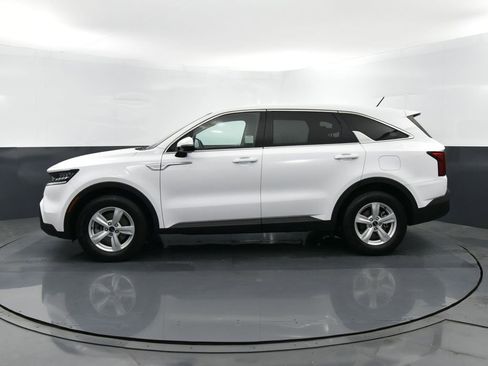 Used 2021 Kia Sorento LX image 7