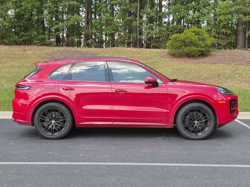 Certified 2025 Porsche Cayenne AWD/4WD image 21